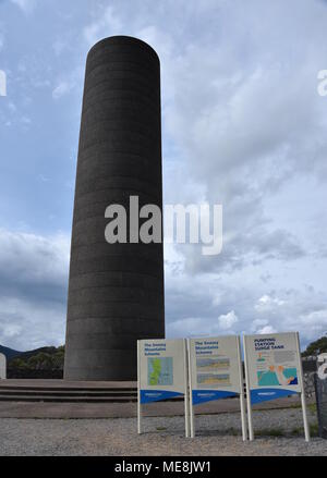 Jindabyne, Australie - janvier 27, 2018. Les montagnes enneigées Hydro La tour de surtension sur Kosciusko Rd en Nouvelle Galles du Sud, Australie Banque D'Images