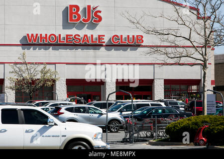 Un logo affiche à l'extérieur d'un BJ's Wholesale Club store de Columbia, Maryland le 20 avril 2018. Banque D'Images