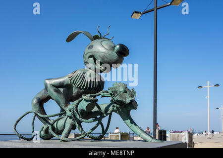 Sculpture de Marsupilami, personnage de bande dessinée belge par André Franquin créateur sur la promenade à Middelkerke, Flandre occidentale, Belgique Banque D'Images