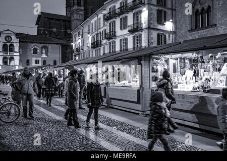 Petit marché de la ville - Piazza della Vittoria - Pavia - Italie Banque D'Images