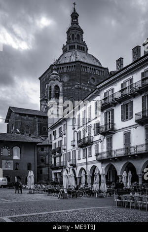 Nuages sur le dôme - Piazza della Vittoria - Pavia - Italie Banque D'Images