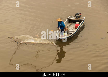 La pêche sur la rivière Sarawak Kuching Sarawak Malaisie Bornéo Banque D'Images