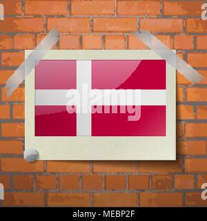 Drapeaux de Danemark scotch collé sur un mur de brique rouge. Vector Illustration de Vecteur