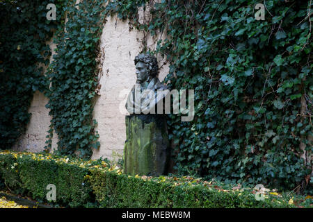 Statue de Ludwig van Beethoven sur la maison de Beethoven, le berceau du grand compositeur, Bonn, Rhénanie du Nord-Westphalie, Allemagne. Banque D'Images