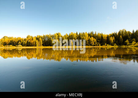 Calme et belle rivière Kymijoki en Finlande Banque D'Images