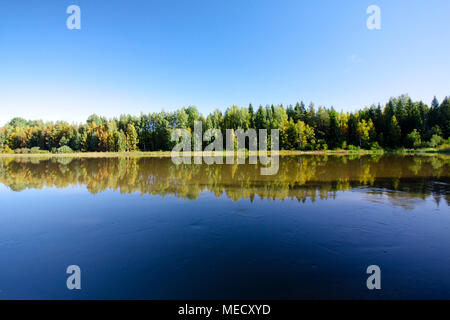 Calme et belle rivière Kymijoki en Finlande Banque D'Images