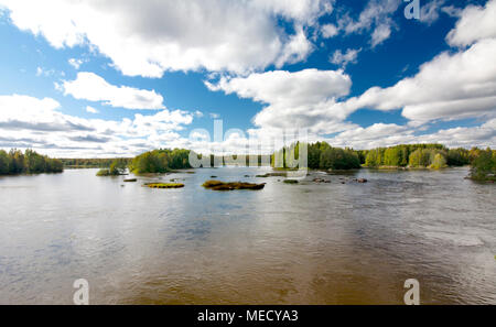 Calme et belle rivière Kymijoki en Finlande Banque D'Images