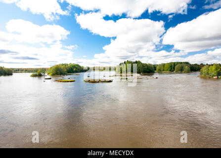 Calme et belle rivière Kymijoki en Finlande Banque D'Images