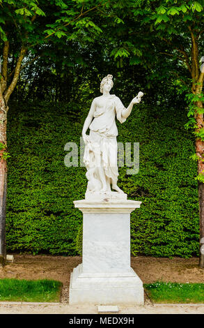 Statue dans le jardin de Versailles Palace. France Banque D'Images