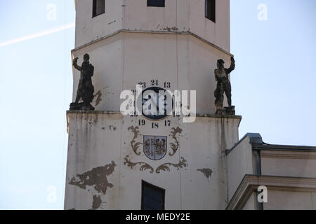 Salzwedel, Allemagne - 20 Avril 2018 : : Vue de la tour de l'ancien hôtel de ville dans la ville hanséatique de Salzwedel, Allemagne. Banque D'Images