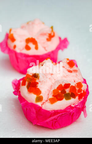 La laine de coton (gâteau à la vapeur Thaï cupcakes), Khanom Pui Fai. Banque D'Images