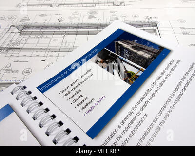 Bardage pare-pluie guide technique de l'enveloppe du bâtiment, système de façade utilisés dans l'industrie de la construction Banque D'Images