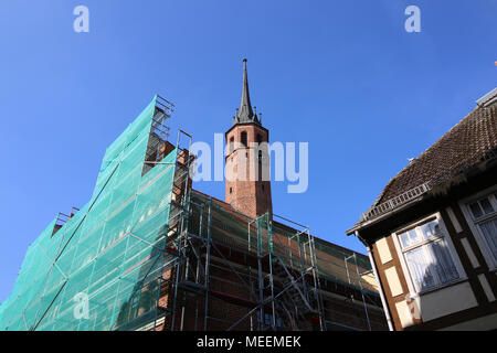 Salzwedel, Allemagne - 20 Avril 2018 : Vue de l'église de Lorenz dans la ville hanséatique de Salzwedel, qui est actuellement en cours de rénovation. Banque D'Images
