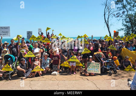 Protestation contre la fracturation hydraulique sur l'estran, Nightcliff dans Darwin, Territoire du Nord, Australie. Banque D'Images