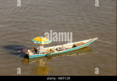 La pêche sur la rivière Sarawak Kuching Sarawak Malaisie Bornéo Banque D'Images