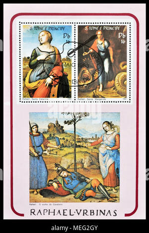 Bloc de timbres-poste avec annulé imprimé par Sao Tomé-et-Principe, qui montre des peintures de Raphaël, vers 1983. Banque D'Images