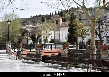 Le village de montagne de Pinos Genil, province de Grenade, Espagne Banque D'Images