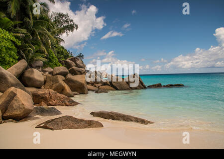 Seychelles- belle plage rocheuse Banque D'Images