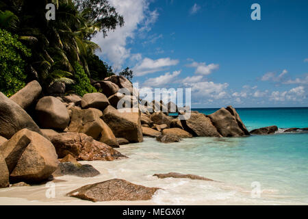 Seychelles- belle plage rocheuse Banque D'Images