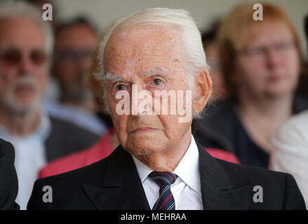 Sachsenhausen, Allemagne, 22 avril 2018. Leon Schwarzbaum, survivant d'Auschwitz et les camps de concentration de Sachsenhausen, prend part à la cérémonie du souvenir à l'ancien camp de concentration de Sachsenhausen. Dpa : Crédit photo alliance/Alamy Live News Banque D'Images