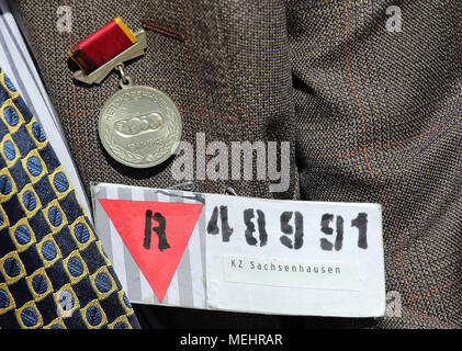 Sachsenhausen, Allemagne, 22 avril 2018. Un survivant prend part à la cérémonie du souvenir à l'ancien camp de concentration de Sachsenhausen. Dpa : Crédit photo alliance/Alamy Live News Banque D'Images