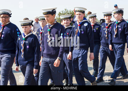 Bournemouth, Dorset, Royaume-Uni 22 avril 2018. Un temps chaud et ensoleillé pendant que des centaines de personnes se détournent pour soutenir la parade des scouts de la Saint-Georges à Bournemouth. Les scouts de mer célèbrent la fête de Saint Georges en participant à la procession. Crédit : Carolyn Jenkins/Alay Live News Banque D'Images