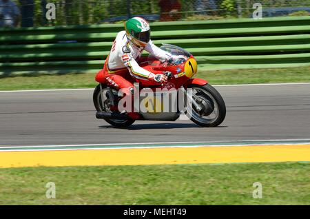 Circuit d'Imola, 21 avril 2018. Giacomo Agostini sur MV Agusta Motor Festival 2018 au cours de la légende au circuit d'Imola en Italie. Crédit : dan74/Alamy Live News Banque D'Images