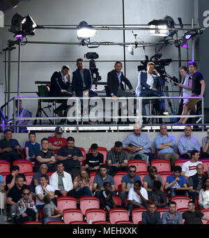 Londres, Royaume-Uni, 22 avril 2018. Les commentateurs de télévision Steven Gerrard et Frank Lampard regarder le jeu aux côtés de présentateur de télévision Jake Humphrey à l'Unis FA Cup demi-finale entre Chelsea et de Southampton, au stade de Wembley, Londres, le 22 avril 2018. **Cette photo est pour un usage éditorial uniquement** Crédit : Paul Marriott/Alamy Live News Banque D'Images