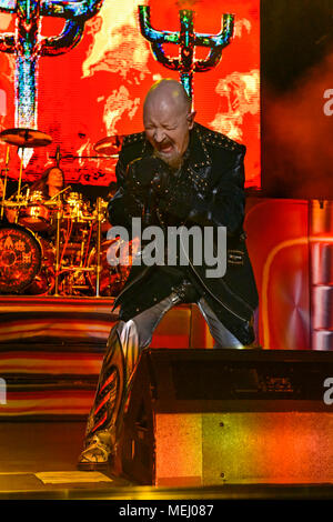 Las Vegas, Nevada, USA. Avril 21, 2018 - Rob Halford de Judas Priest l'exécution en concert le jour 2 de la deuxième édition annuelle de Las Stique heavy metal music festival tenu à la Centre-ville de Las Vegas Events Center. Credit : Ken Howard/Alamy Live News Banque D'Images