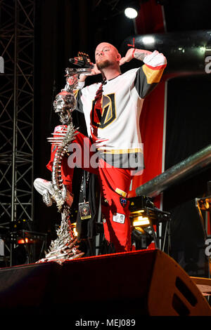 Las Vegas, Nevada, USA. 21 avril 2018, Ivan L. Moody de doigt 5 Punch de la mort l'exécution au jour 2 de la deuxième édition annuelle de Las Stique heavy metal music festival tenu à la Centre-ville de Las Vegas Events Center. Credit : Ken Howard/Alamy Live News Banque D'Images