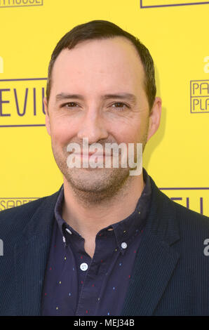 Pasadena, Californie, USA. 22 avr, 2018. Tony Hale à la Soirée d'ouverture de l'Évêque au Pasadena Playhouse, le 22 avril 2018 à Pasadena, en Californie. Crédit : David Edwards/media/Alamy Punch Live News Banque D'Images