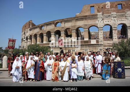 Rome, Italie. 22 avr, 2018. Anniversaire 2771 - Naissance de Rome par les célébrations Colisée, Rome, Italie, le 22 avril 2018 Credit : Gari Wyn Williams/Alamy Live News Banque D'Images