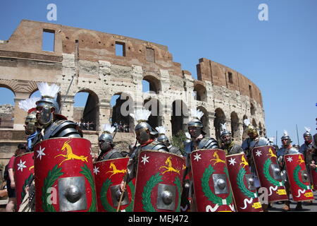 Rome, Italie. 22 avr, 2018. Anniversaire 2771 - Naissance de Rome par les célébrations Colisée, Rome, Italie, le 22 avril 2018 Credit : Gari Wyn Williams/Alamy Live News Banque D'Images