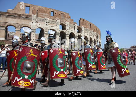 Rome, Italie. 22 avr, 2018. Anniversaire 2771 - Naissance de Rome par les célébrations Colisée, Rome, Italie, le 22 avril 2018 Credit : Gari Wyn Williams/Alamy Live News Banque D'Images