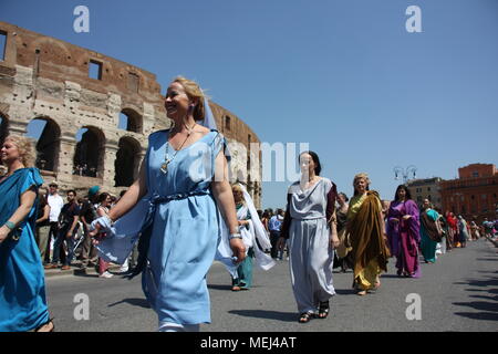 Rome, Italie. 22 avr, 2018. Anniversaire 2771 - Naissance de Rome par les célébrations Colisée, Rome, Italie, le 22 avril 2018 Credit : Gari Wyn Williams/Alamy Live News Banque D'Images