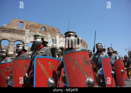 Rome, Italie. 22 avr, 2018. Anniversaire 2771 - Naissance de Rome par les célébrations Colisée, Rome, Italie, le 22 avril 2018 Credit : Gari Wyn Williams/Alamy Live News Banque D'Images