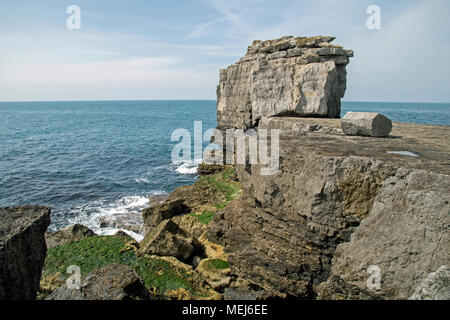 Une vue de Pulpit Rock à Portland Bill, Dorset, Angleterre Banque D'Images