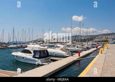 Kavala, Grèce, port et location lodge Banque D'Images