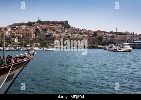 Port de Kavala, vieille ville avec l'ancienne forteresse, Grèce du Nord Banque D'Images
