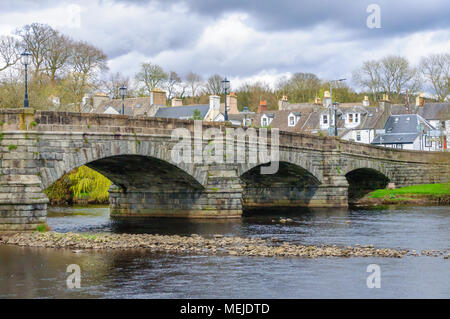 Le cri pont construit en 1813 qui franchit la rivière Cree que Newton Stewart liens avec Minnigaff, Newton Stewart, Dumfries et Galloway, Écosse, Royaume-Uni Banque D'Images