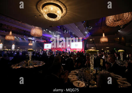 Les clients de tables rondes pendant la PFA Awards 2018 au Grosvenor House Hotel, Londres Banque D'Images