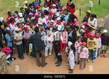 Les étudiants malgaches sur une excursion scolaire, Antananarivo, Madagascar Banque D'Images