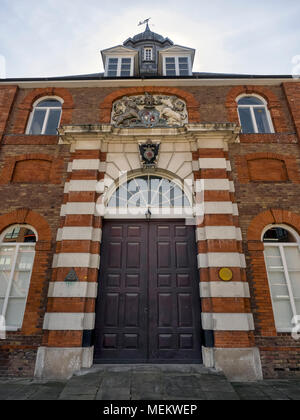 LONDRES, Royaume-Uni - 05 AVRIL 2018 : porte d'entrée au bâtiment Royal Brass Foundry de l'Arsenal royal de Woolwich Banque D'Images