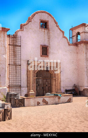 La vieille mission utilisé dans de nombreux films à l'ancien Tucson Film Studios amusement park en Arizona Banque D'Images