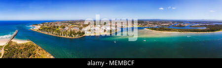 Port Macquarie ville régionale dans le NSW, Australie, le Moyen Nord, côte à l'embouchure de la rivière Hastings dans d'océan Pacifique. Large panorama de l'antenne de t Banque D'Images