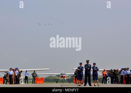 Bogor, Indonésie. Apr 21, 2018. Pour célébrer le 72e anniversaire et participant à l'aéronautique les mois en 2018, l'Indonésie Air force (TNI AU) Sanjaya Atang a tenu à Bogor la base ouverte pour le public le samedi, 21 avril 2018. Il y a beaucoup d'activités et de spectacles à l'aire de trafic principale et un abri de l'Air Escadron, 6 ailes, 4 Sendjaja Atang, aéroport de Bogor. Credit : Andi Muh Ridwan/Pacific Press/Alamy Live News Banque D'Images