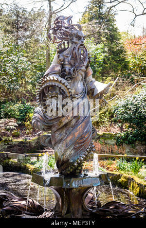 Statue de jardin en contrebas au Zoo de Chester Banque D'Images