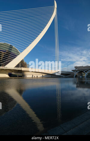 L'Assut de l'Or Bridge, une caractéristique de la ville et une partie de la Cité des Arts et des Sciences de Valence, en Espagne. Banque D'Images