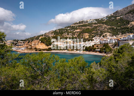 Entre Calpe et Altea Mascarat la plage avec ses eaux turquoise des plages, Altea, Costa Blanca, Alicante, province,Espagne Banque D'Images