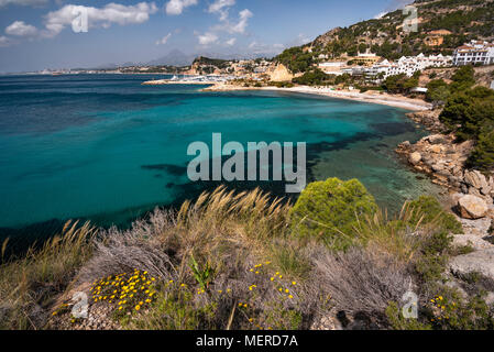 Entre Calpe et Altea Mascarat la plage avec ses eaux turquoise des plages, Altea, Costa Blanca, Alicante, province,Espagne Banque D'Images